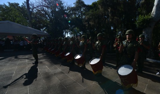 En el parque los berros Xalapa, el general brigadier D. E. M.  Adalberto Sergio Rojas Mira, jefe del Estado mayor  y  representante de la 26/a. Z. M., en compañía del Coronel de Infantería D. E. M. Francisco Alvarado Teran, cmte. Del 63/o. B. I.; realizaron la guardia de honor en el monumento a Miguel Hidalgo y costilla con motivo de las fiestas patrias con motivo al 207 aniversario de la independencia de México.