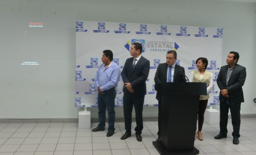 La dirigencia panista en Veracruz también anunció que presentarán una denuncia contra la diputada federal Rocío Nahle, por entregar materiales para afectados por el sismo, junto con compañeros suyos de partido. 