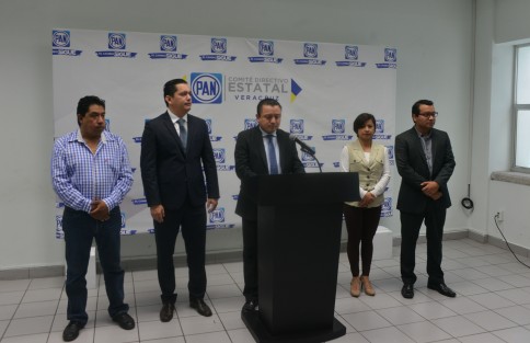 Panistas yunidos acusaron en conferencia de prensa, que el senador Héctor Yunes debe aclarar las acusaciones por desvíos del gobierno de Javier Duarte por 300 mdp a favor de su campaña a la gubernatura, según una grabación de Arturo Bermúdez.  