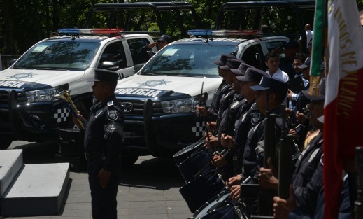 El gobernador Miguel Ángel Yunes Linares, en compañía del alcalde de Xalapa, Américo Zúñiga, realizó la  entrega de patrullas a la SSP para reforzar la seguridad de la ciudad y sus alrededores. 