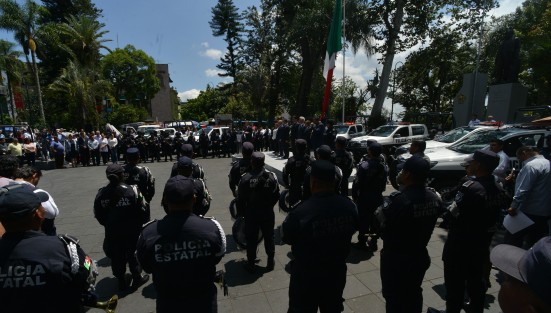 El gobernador Miguel Ángel Yunes Linares, en compañía del alcalde de Xalapa, Américo Zúñiga, realizó la  entrega de patrullas a la SSP para reforzar la seguridad de la ciudad y sus alrededores.  