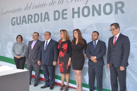 Consejeros del OPLE acompañados por empleados de ese organismo, acudieron a las guardias de honor al Padre de la Patria; los grandes ausentes fueron los representantes de partidos, con quienes han roto relación luego de varias inconformidades.
