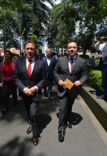 El alcalde Américo Zúñiga Martínez acompañó al gobernador Miguel Ángel Yunes Linares a la entrega de 20 patrullas de un total de 200 asignadas a la Secretaría de Seguridad Pública (SSP) para el reforzamiento de las tareas de auxilio y vigilancia en municipios de la entidad.