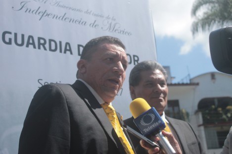 El dirigente estatal del PRD, Jesús Velázquez, descartó que el escándalo por la repartición de despensas en Coatzacoalcos afecte el pacto que mantiene con el PAN, pues según él eso ya se aclaróy que ni siquiera fue realizado por el  PAN sino por una sola persona.  