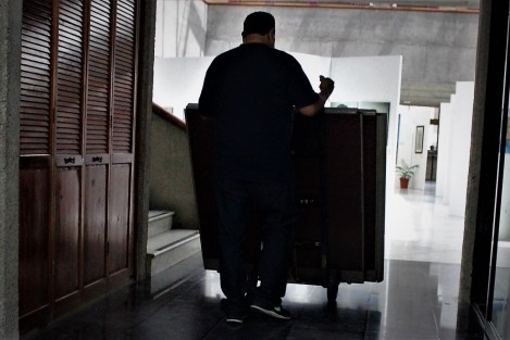 Cambio de mobiliario en el Palacio Legislativo, según debido a que el actual ya tiene 20 años de antigüedad, cambio que continuarán haciendo graduamente para no desbalancear las finanzas de la Legislatura. 