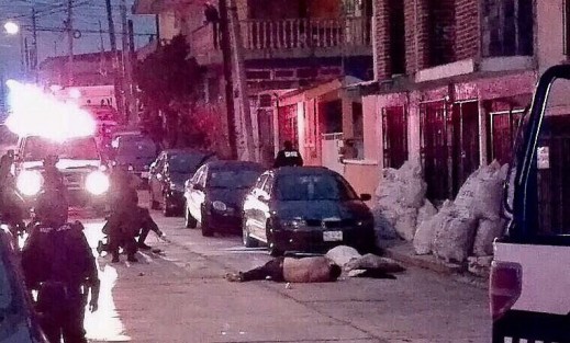 La noche de este martes, cerca de las 20:00 horas, un hombre fue baleado en la calle Cempola, de la colonia Lerdo de Tejada en la ciudad de Xalapa. Se dice que su acompañante habría sido levantado por los agresores.