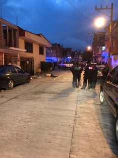 La noche de este martes, cerca de las 20:00 horas, un hombre fue baleado en la calle Cempola, de la colonia Lerdo de Tejada en la ciudad de Xalapa. Se dice que su acompañante habría sido levantado por los agresores.