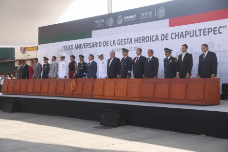 El gobernador del estado, Miguel Ángel Yunes Linares, presidió la ceremonia cívico-militar para conmemorar el CLXX Aniversario de la Gesta Heróica del Castillo de Chapultepec.
