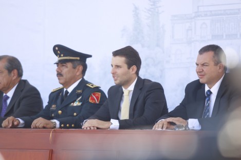 El gobernador del estado, Miguel Ángel Yunes Linares, presidió la ceremonia cívico-militar para conmemorar el CLXX Aniversario de la Gesta Heróica del Castillo de Chapultepec.
