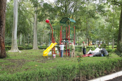 Nuevos módulos de juegos infantiles están siendo instalados en el parque Los Berros de Xalapa, una necesidad debido a que la población infantil que visita este espacio también, como la ciudad, ha crecido. 