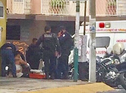 En pleno centro de Xalapa, en la calle de Lucio, casi esquina con Poeta Jesús Díaz, fue baleado el microempresario Antonio Pérez, conocido como El Cucharas; los hechos aproximadamente a las 15:30 horas. Su acompañante resultó lesionado. 