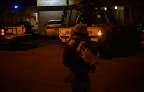Los cuerpos de seguridad realizaron un operativo para recabar evidencias en el sitio del hallazgo de los cadáveres. 