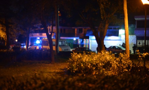 Los cuerpos de seguridad realizaron un operativo para recabar evidencias en el sitio del hallazgo de los cadáveres. 