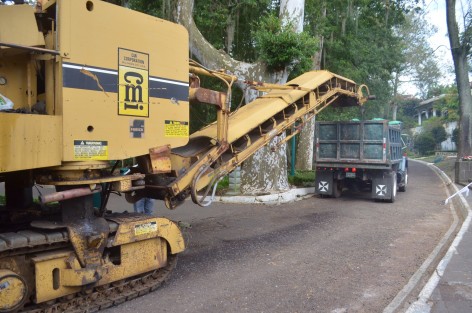 Como se informó aquí ayer, el parque de Los Berros será reencarpetado después de muchos años de estar en pésimas condiciones, corredores, niños o paseantes sufrían las consecuencias al transitar por un lugar tan emblemático pero en pésimo estado.