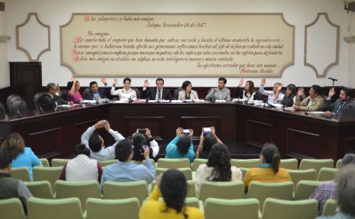 El Cabildo que preside el alcalde Américo Zúñiga Martínez aprobó por unanimidad que el próximo 20 de septiembre se celebre una Sesión Solemne en el Estadio “Heriberto Jara Corona”, con la finalidad de emitir la Declaratoria de Patrimonio Cultural de la Ciudad para este recinto deportivo.
