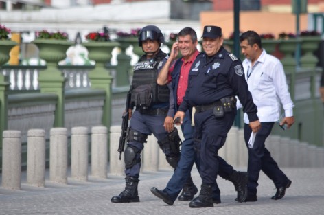 Trabajadores de gobierno colocan vallas, tarimas y retenes de seguridad para la celebración del grito de dolores que cada año y como es costumbre el gobierno estatal realiza en el centro capitalino, pese a los actos violentos registrados en los últimos días la seguridad en la zona no se incrementará, salvo por la vigilancia de la policia que siempre realiza operativo.