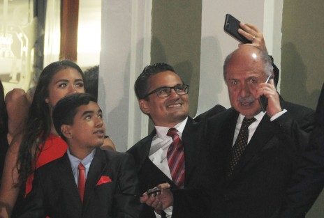 Como ya es tradicional, el fiscal Jorge Winckler se tomé la selfie oficial para su Face. 
