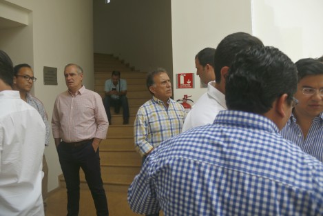 El gobernador del estado, Miguel Ángel Yunes Linares, sostuvo una reunión con militancia panista de primer nivel, entre ellos alcaldes electos y en funciones, diputados y secretarios. El encuentro tuvo lugar en un hotel de Boca del Río y fue de carácter privado.