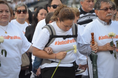 Con gran dolor y pesar cientos de personas conocidas y no, pero unidas en solidaridad con la familia de Mara Fernanda marcharon hoy por las calles de la ciudad de Xalapa, para pedir justicia por su feminicidio.
