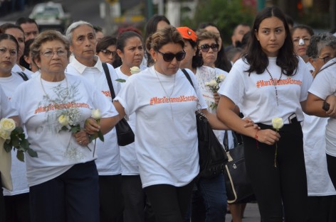 Con gran dolor y pesar cientos de personas conocidas y no, pero unidas en solidaridad con la familia de Mara Fernanda marcharon hoy por las calles de la ciudad de Xalapa, para pedir justicia por su feminicidio.
