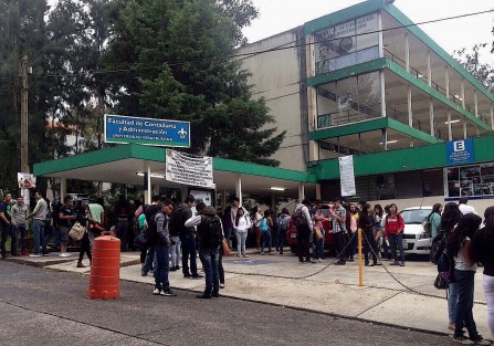 Continúa el paro en la facultad de Contaduría y Administración por parte de alumnos; exigen soluciones a problemáticas. 