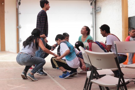 Con el apoyo del Son Jarocho se brinda estimulción neurosensorial
