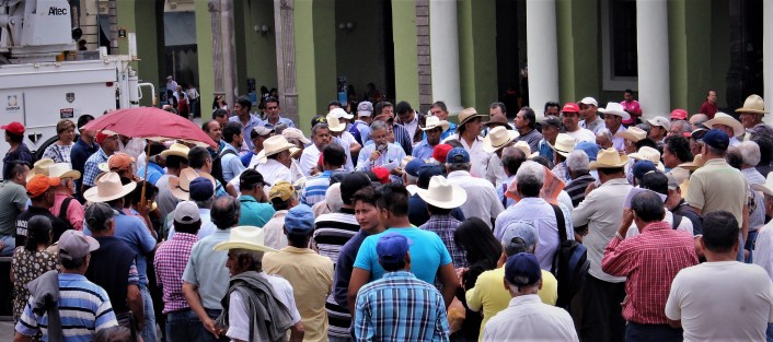 Cafetaleron en la plaza Lerdo.