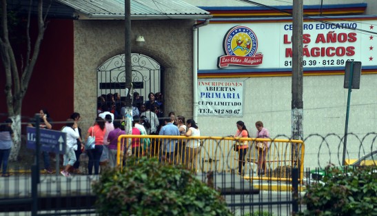 Escuelas y comercios de zonas aledañas al Palacio Legislativo fueron evacuadas al momento del temblor. Autoridades en Veracruz reportan saldo blanco en las cifras preliminares. 