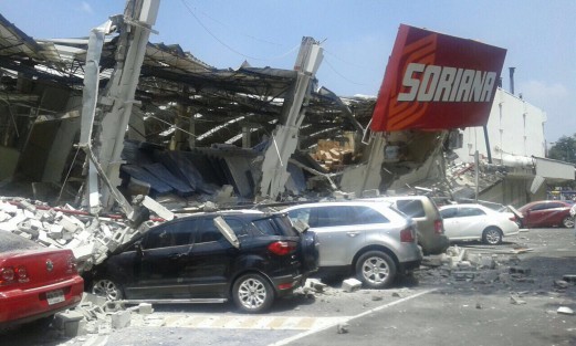 La tienda Soriana Taxqueña en la Ciudad de México se vino abajo con el sismo; a las 16:00 horas reportero de Imagen televisión reportaba que todas las personas habían salido a tiempo, así como los empleados. 