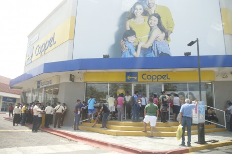 Comercios en Boca del Río también fueron  evacuados. 