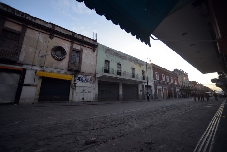 El centro histórico de la ciudad de Puebla fue desalojado por autoridades en un perímetro de alrededor de 6 cuadras para evitar desgracias. Este miércoles realizarán tareas de evaluación en edificios. 