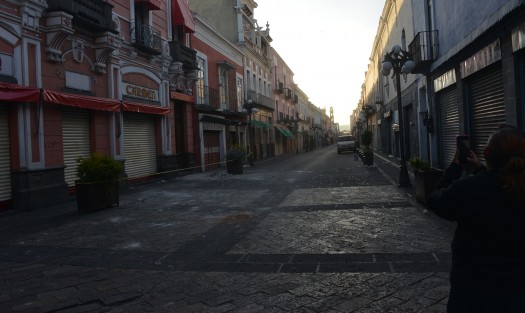 El centro histórico de la ciudad de Puebla fue desalojado por autoridades en un perímetro de alrededor de 6 cuadras para evitar desgracias. Este miércoles realizarán tareas de evaluación en edificios. 