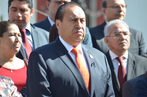 El Director del Centro SCT, Miguel Ángel Vega Vargas, en las guardias de honor informó que las carreteras veracruzanas no sufrieron afectaciones por el sismo registrado el día de ayer en la entidad veracruzana.