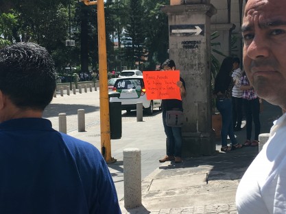Xalapeños invitan a cooperar con los damnificados, llevando apoyos a los centros de acopio para damnificados de los muchos que hay en la ciudad.