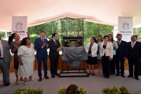 En Sesión Solemne, el Cabildo presidido por el alcalde Américo Zúñiga Martínez declaró al Estadio Xalapeño Heriberto Jara Corona Patrimonio Cultural de la Ciudad, en la conmemoración por el 92 aniversario de su construcción.
