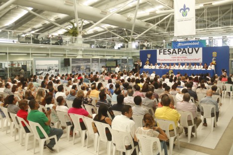 El Congreso Regional FESAPAUV fue inaugurado por el dirigente de este sindicato, Enrique Levet Gorozpe. Las mesas de trabajo se llevarán a cabo en diversas facultades del Campus Mocambo de la Universidad Veracruzana.