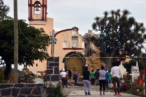La parroquia de San Pedro Apóstol sufrió daños en un 50 por ciento de su construcción, cabe mencionar que dicho inmueble tenía más 200 años de historia, lo que dejó muy conmovidos a sus habitantes.
