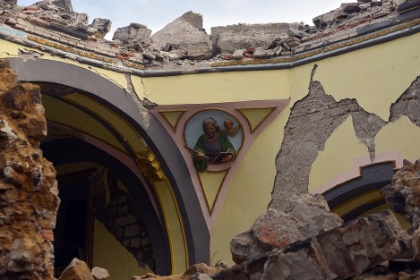 La parroquia de San Pedro Apóstol sufrió daños en un 50 por ciento de su construcción, cabe mencionar que dicho inmueble tenía más 200 años de historia, lo que dejó muy conmovidos a sus habitantes.
