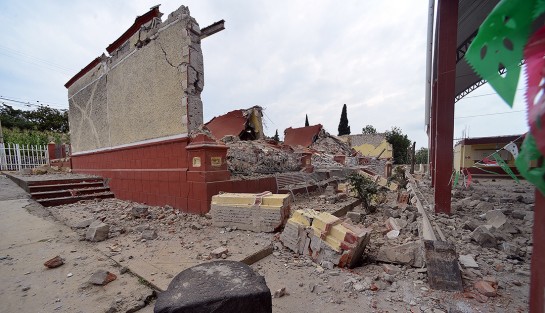Uno de los sitios que fue debastado en su totalidad fue la escuela primaria Aquiles Serdán,  donde tres salones de más  de 72 años, sucumbieron ante la intensidad del temblor.
