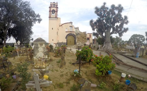 La parroquia de San Pedro Apóstol sufrió daños en un 50 por ciento de su construcción, cabe mencionar que dicho inmueble tenía más 200 años de historia, lo que dejó muy conmovidos a sus habitantes. 