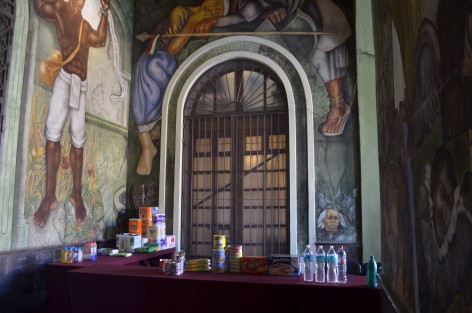 Como lo anunciara el gobernador Miguel Ángel Yunes Linares, este jueves fue instalado en Palacio de Gobierno un centro de acopio para damnificados por los sismos, sin embargo, al paso de las horas poco han recabado. Hacen un llamado a la sociedad para solidarizarse y cooperar con cubetas, picos, víveres, gasas, vendas, etc.