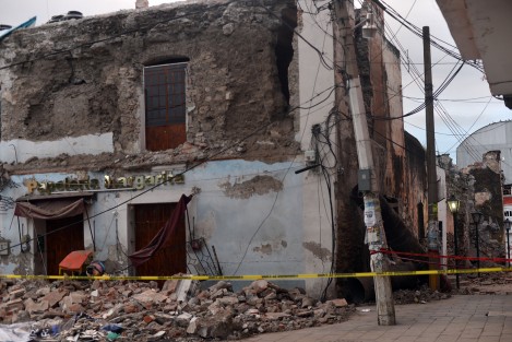 Izúcar de Matamoros, otro de los municipios de Puebla que se vio severamente afectado por el sismo de este martes. La cabecera municipal se encuentra dentro de la zona donde se registró como epicentro y algunos edificios céntricos, así como negocios, el Centro Escolar Lázaro Cárdenas y la iglesia del Santuario Santiago Apóstol, son los que tuvieron mayores daños.