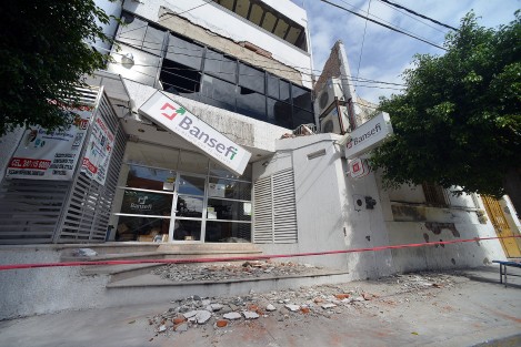 Izúcar de Matamoros, otro de los municipios de Puebla que se vio severamente afectado por el sismo de este martes. La cabecera municipal se encuentra dentro de la zona donde se registró como epicentro y algunos edificios céntricos, así como negocios, el Centro Escolar Lázaro Cárdenas y la iglesia del Santuario Santiago Apóstol, son los que tuvieron mayores daños.