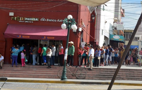 Izúcar de Matamoros, otro de los municipios de Puebla que se vio severamente afectado por el sismo de este martes. La cabecera municipal se encuentra dentro de la zona donde se registró como epicentro y algunos edificios céntricos, así como negocios, el Centro Escolar Lázaro Cárdenas y la iglesia del Santuario Santiago Apóstol, son los que tuvieron mayores daños.