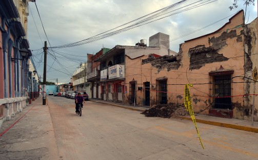 Izúcar de Matamoros, otro de los municipios de Puebla que se vio severamente afectado por el sismo de este martes. La cabecera municipal se encuentra dentro de la zona donde se registró como epicentro y algunos edificios céntricos, así como negocios, el Centro Escolar Lázaro Cárdenas y la iglesia del Santuario Santiago Apóstol, son los que tuvieron mayores daños.