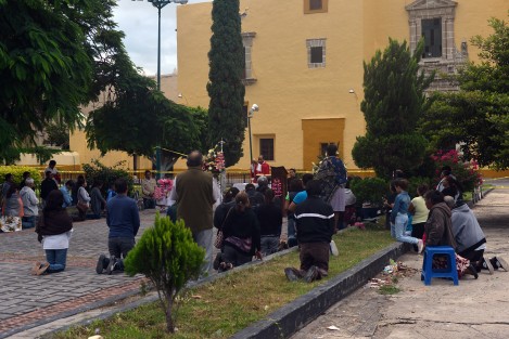 Izúcar de Matamoros, otro de los municipios de Puebla que se vio severamente afectado por el sismo de este martes. La cabecera municipal se encuentra dentro de la zona donde se registró como epicentro y algunos edificios céntricos, así como negocios, el Centro Escolar Lázaro Cárdenas y la iglesia del Santuario Santiago Apóstol, son los que tuvieron mayores daños.