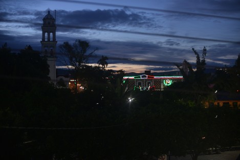 Izúcar de Matamoros, otro de los municipios de Puebla que se vio severamente afectado por el sismo de este martes. La cabecera municipal se encuentra dentro de la zona donde se registró como epicentro y algunos edificios céntricos, así como negocios, el Centro Escolar Lázaro Cárdenas y la iglesia del Santuario Santiago Apóstol, son los que tuvieron mayores daños.