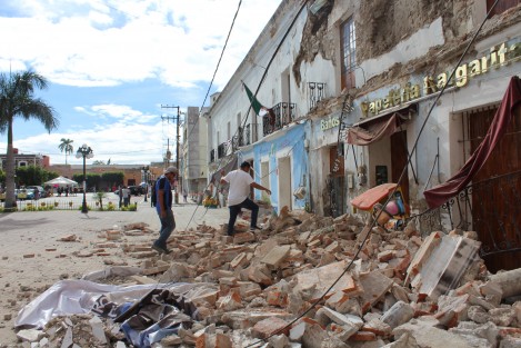 Izúcar de Matamoros, otro de los municipios de Puebla que se vio severamente afectado por el sismo de este martes. La cabecera municipal se encuentra dentro de la zona donde se registró como epicentro y algunos edificios céntricos, así como negocios, el Centro Escolar Lázaro Cárdenas y la iglesia del Santuario Santiago Apóstol, son los que tuvieron mayores daños.