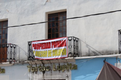 Izúcar de Matamoros, otro de los municipios de Puebla que se vio severamente afectado por el sismo de este martes. La cabecera municipal se encuentra dentro de la zona donde se registró como epicentro y algunos edificios céntricos, así como negocios, el Centro Escolar Lázaro Cárdenas y la iglesia del Santuario Santiago Apóstol, son los que tuvieron mayores daños.