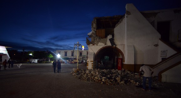 Jojutla, Morelos, es sin duda -después de la Ciudad de México- la ciudad donde más se ha realizado la cobertura sobre los afectados del sismo del pasado lunes. Son decenas de damnificados y edificios colapsados como el Palacio Municipal, además de graves daños a diversas estructuras. 
